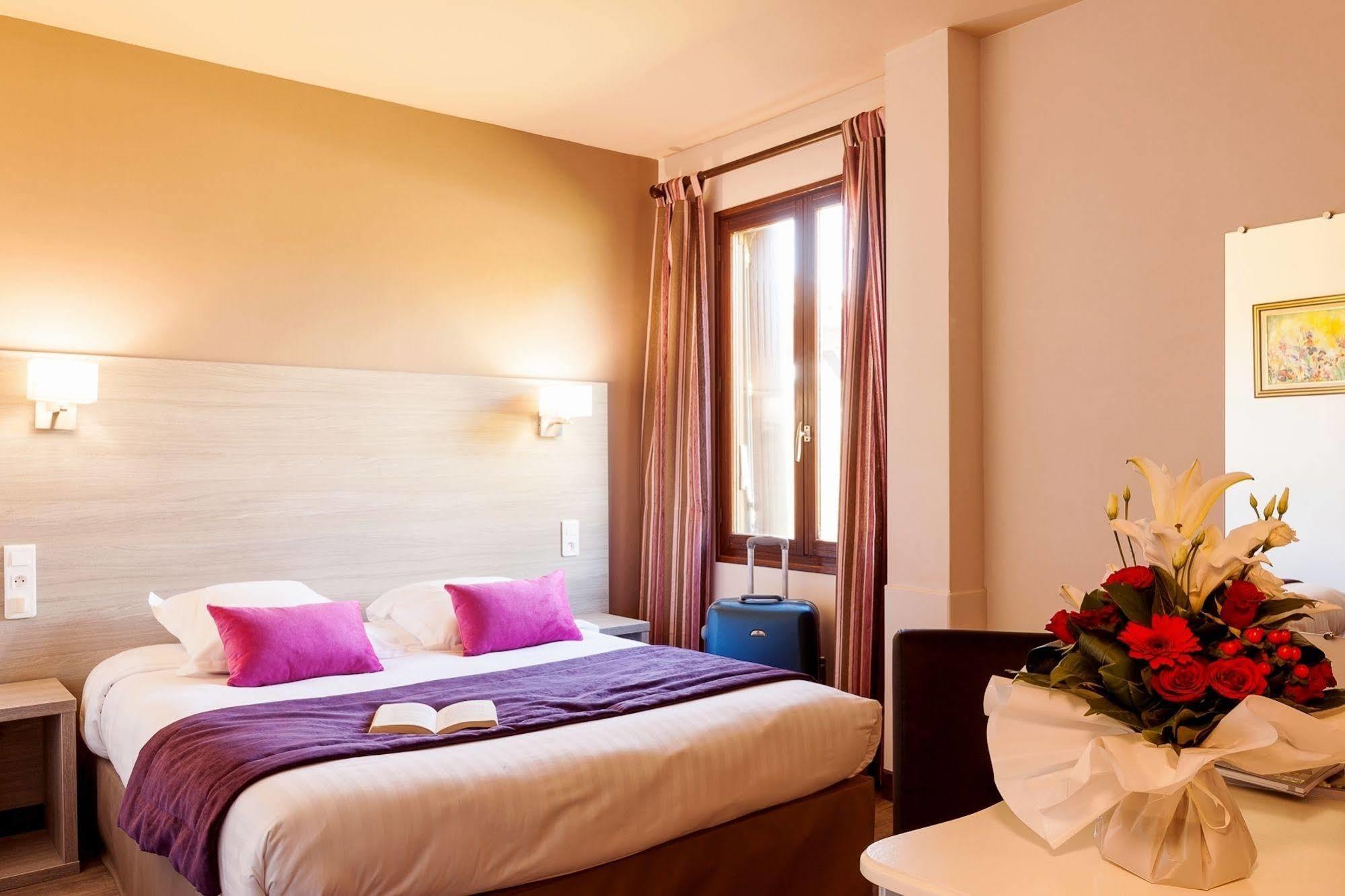 L'Oustal De Vezac Hotel ภายนอก รูปภาพ