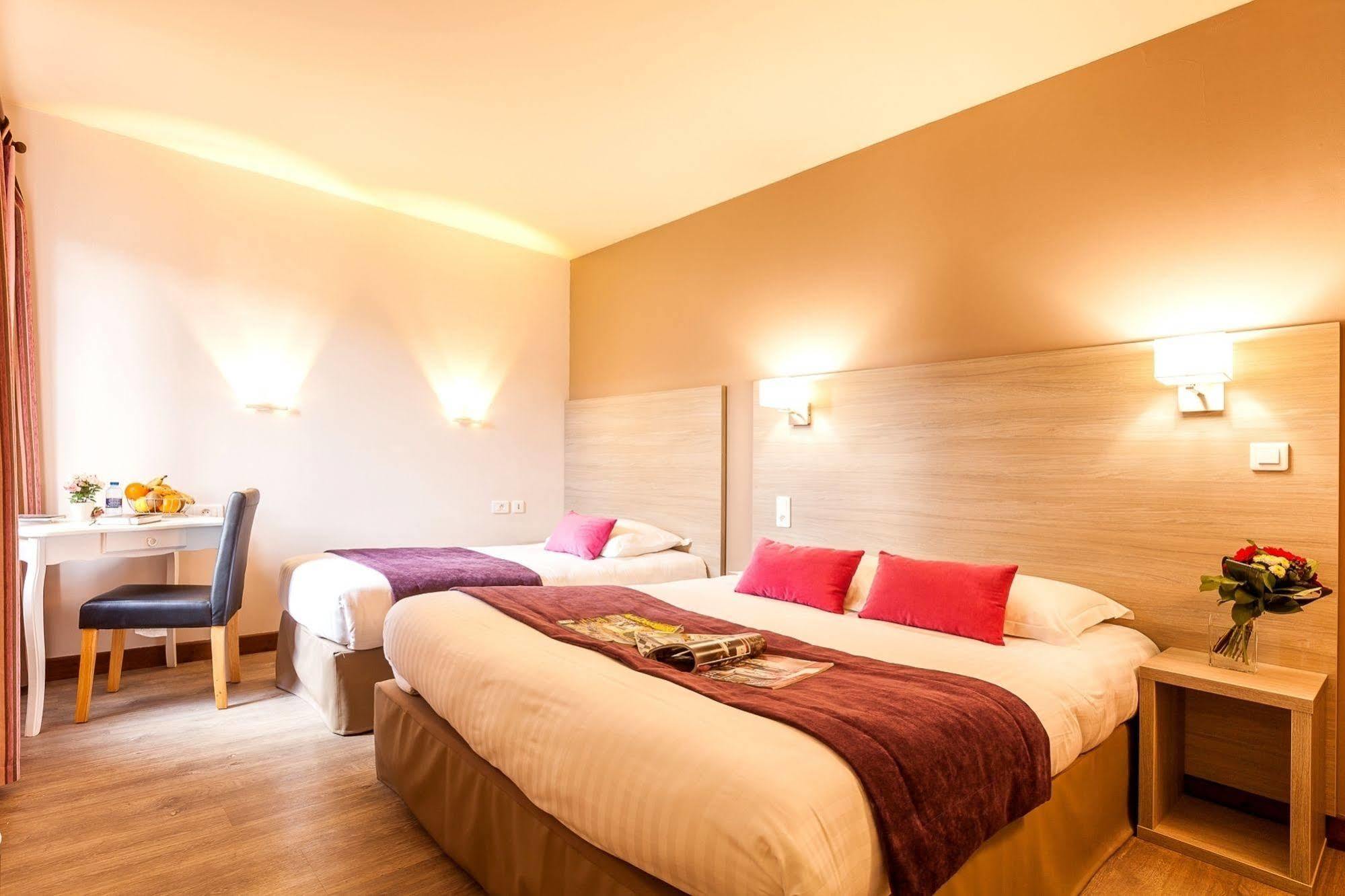 L'Oustal De Vezac Hotel ภายนอก รูปภาพ