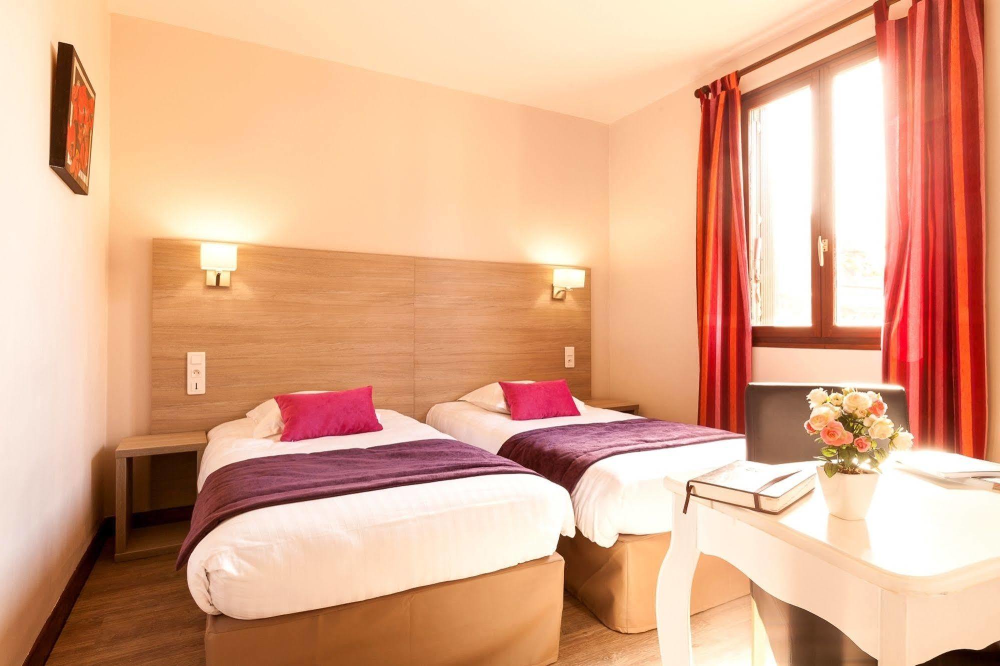 L'Oustal De Vezac Hotel ภายนอก รูปภาพ