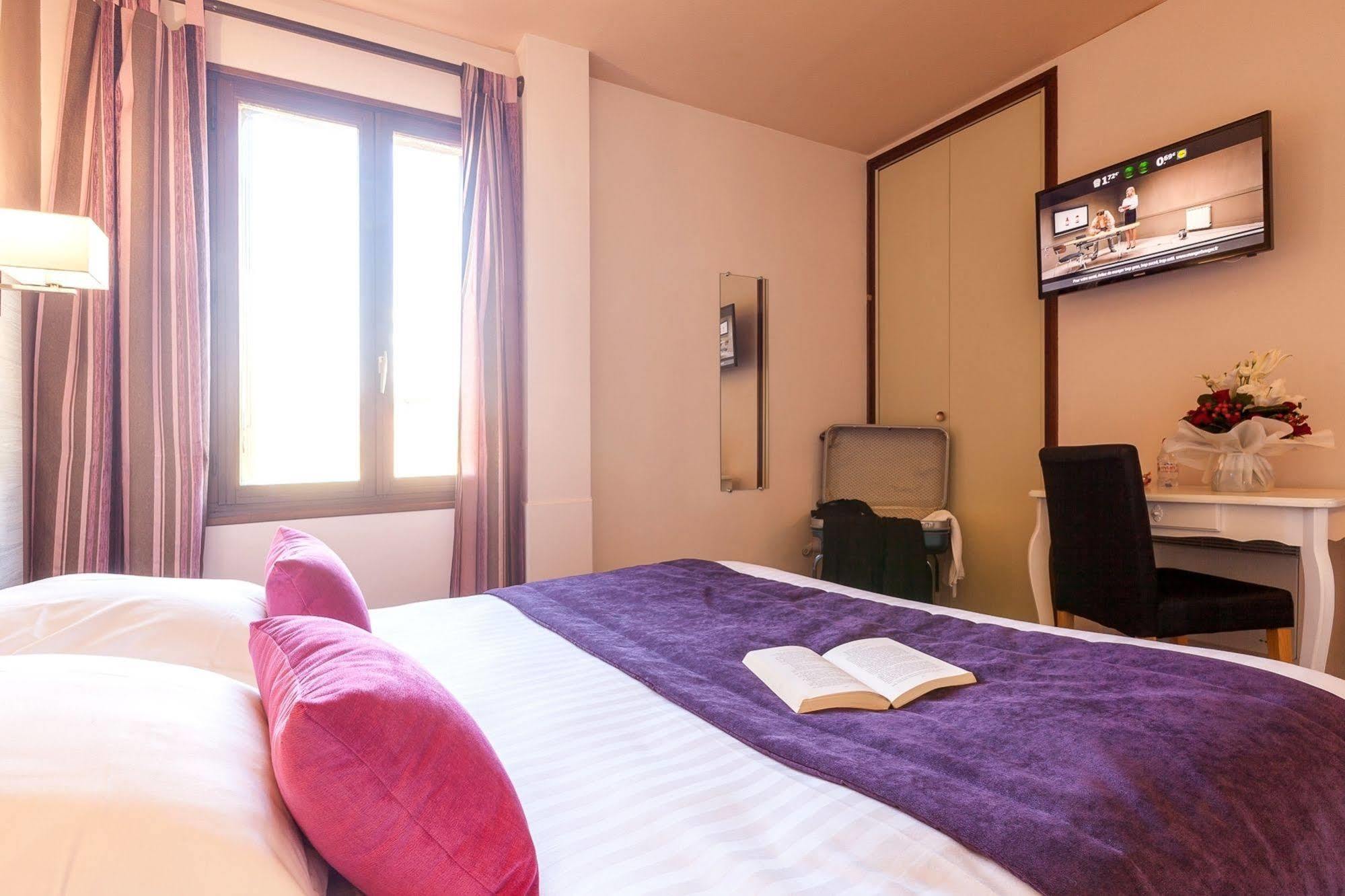 L'Oustal De Vezac Hotel ภายนอก รูปภาพ
