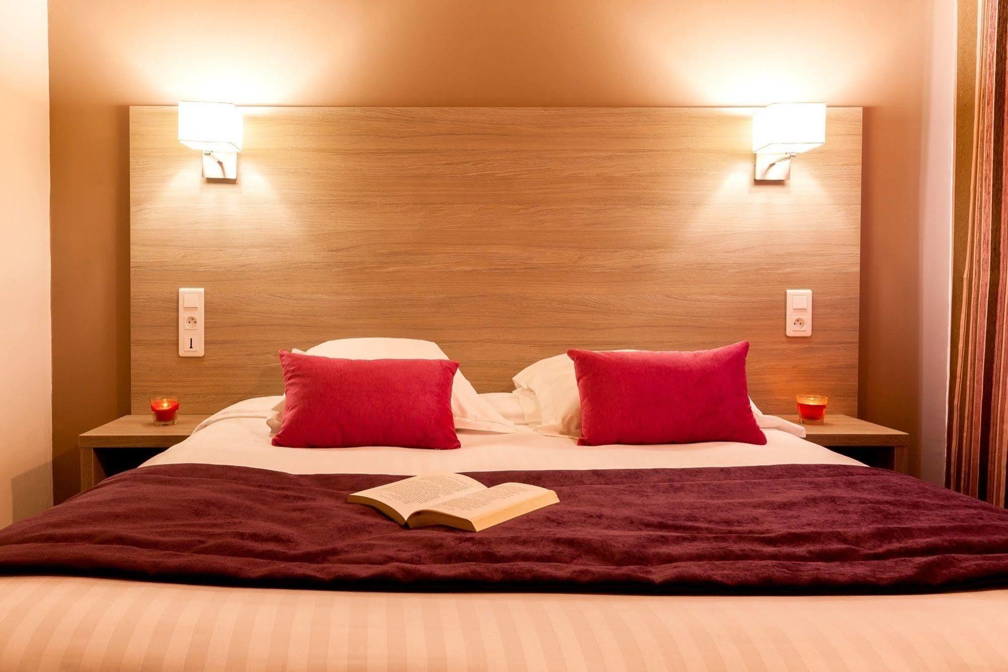 L'Oustal De Vezac Hotel ภายนอก รูปภาพ