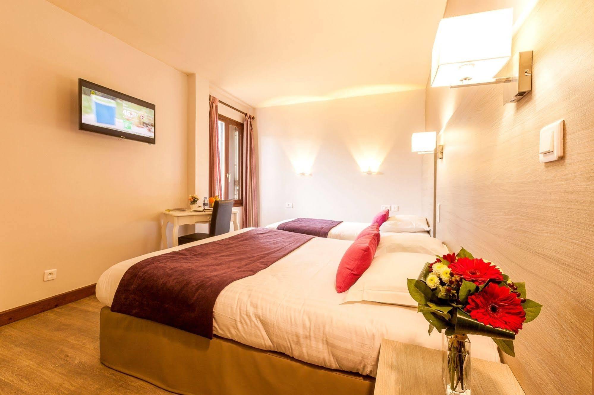 L'Oustal De Vezac Hotel ภายนอก รูปภาพ